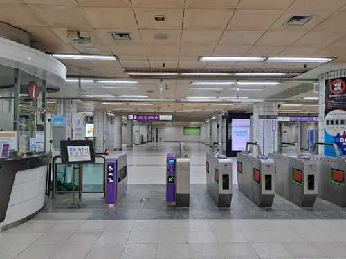 파일:목동역 대합실.jpg