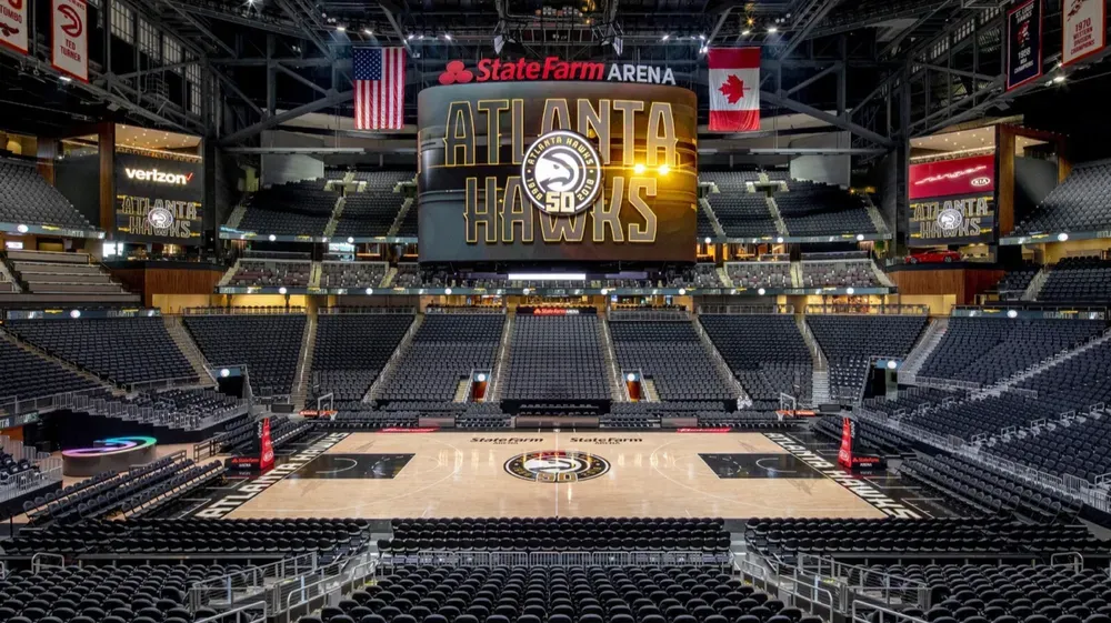 파일:StateFarm Arena.webp