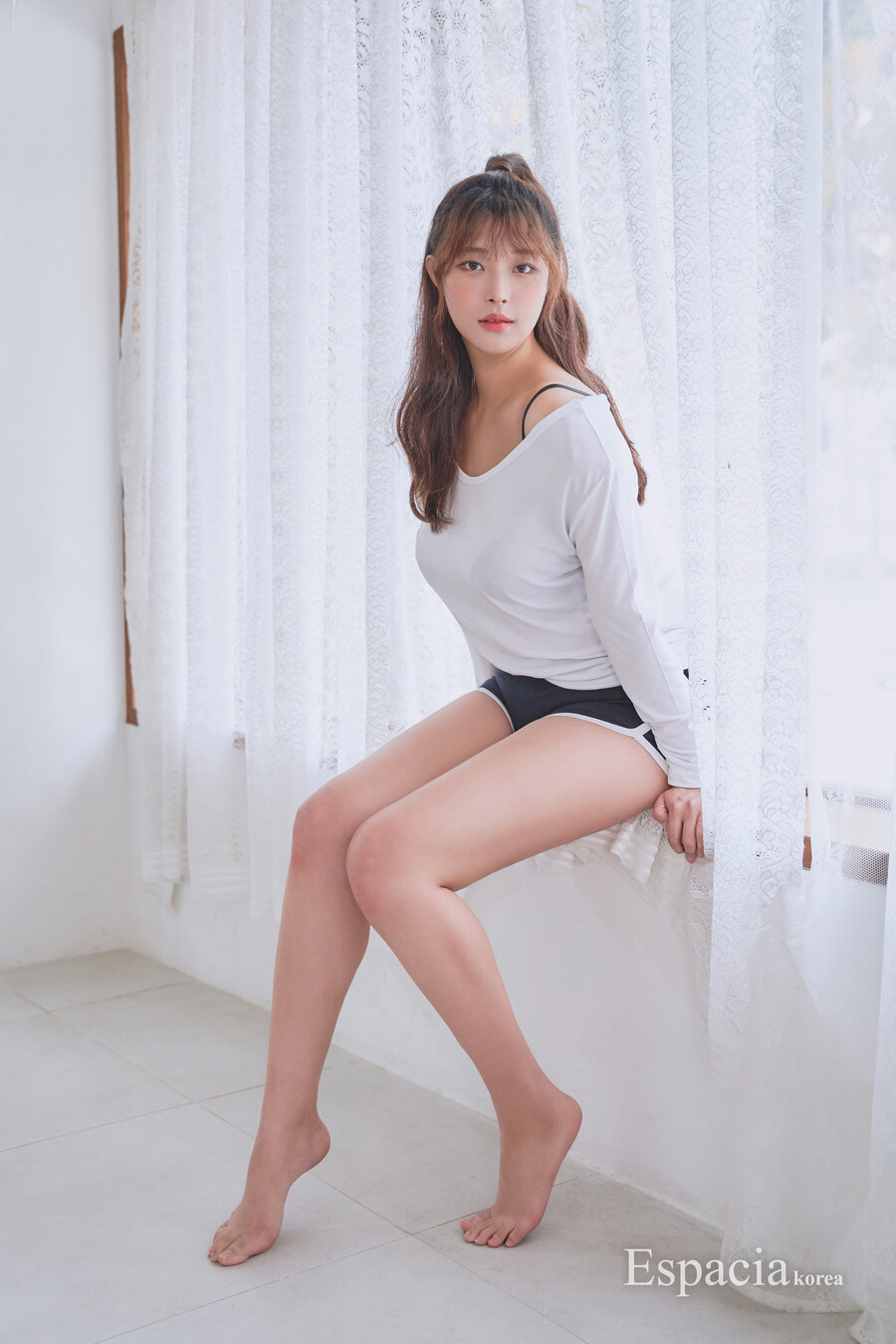 파일:돌핀팬츠를 입은 김갑주.jpg