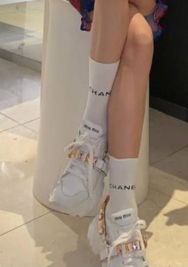 파일:송지아 샤넬 가품 양말.jpg