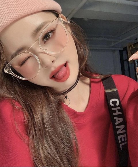 파일:송지아 샤넬 가품 멜빵 벨트.jpg