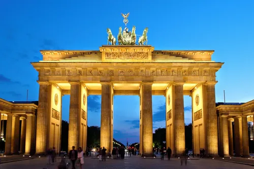파일:external/upload.wikimedia.org/Brandenburger_Tor_abends.jpg
