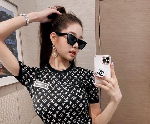 파일:송지아 샤넬 가품 핸드폰 그립톡.jpg