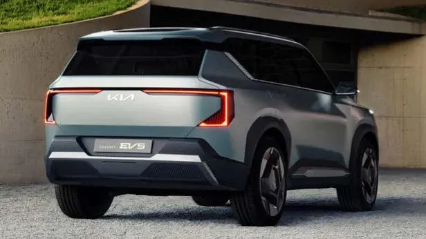 파일:기아 EV5 컨셉트카 후면부.webp