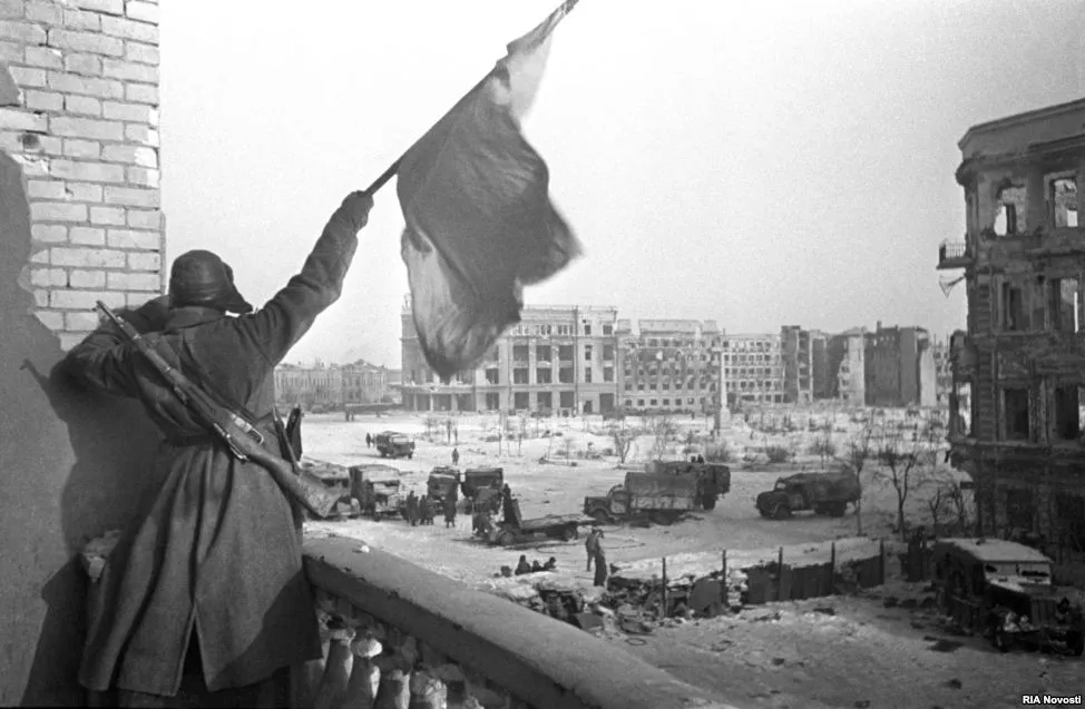 파일:external/www.epictimes.com/the-battle-of-stalingrad-ended-73-years-ago-today-striking-a-powerful-blow-against-hitler.jpg