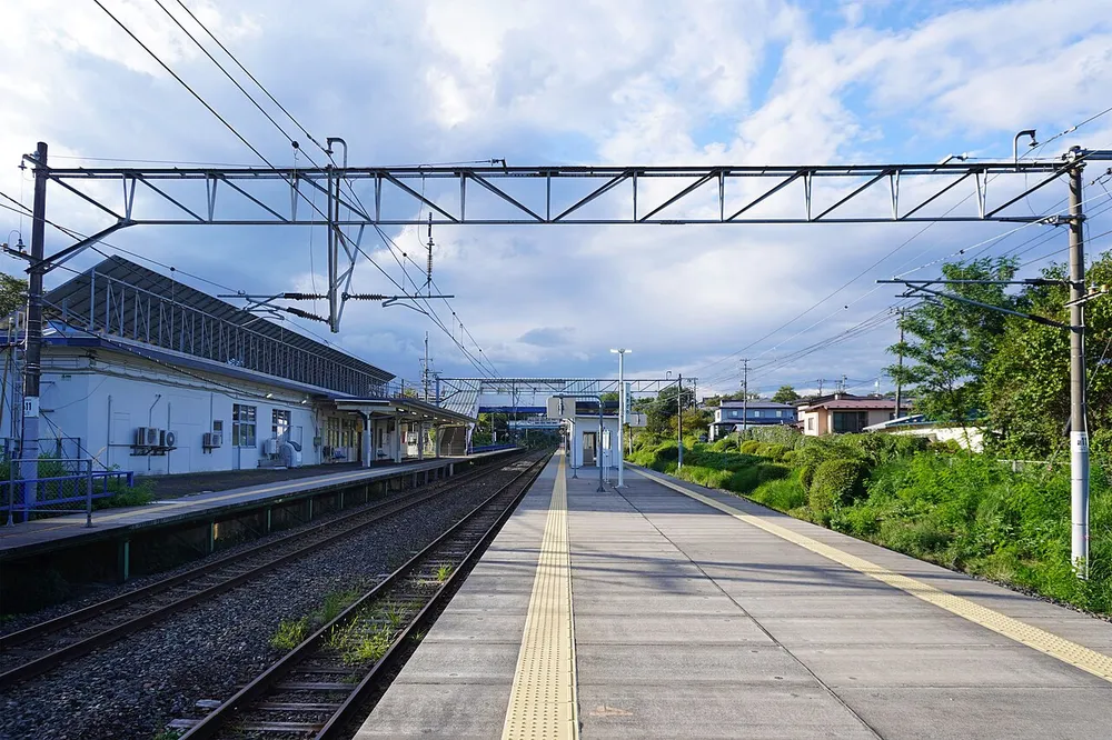 파일:IGR_Takizawa_Station_Platform,_Iwate_Pref.jpg