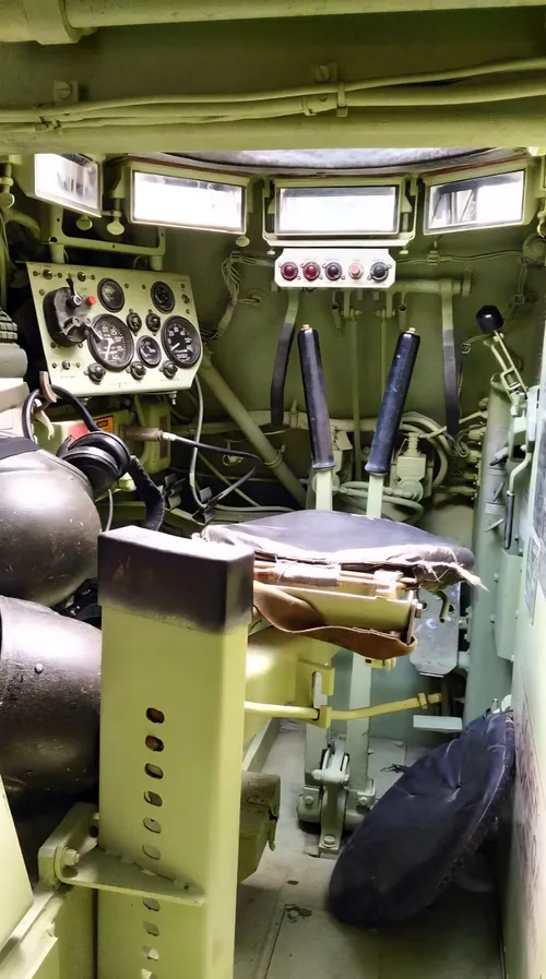 파일:M113 조종석.jpg