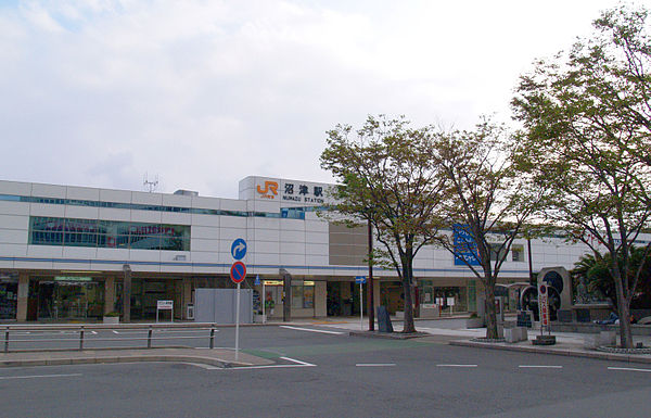 파일:external/upload.wikimedia.org/600px-Numazu-sta-S.jpg