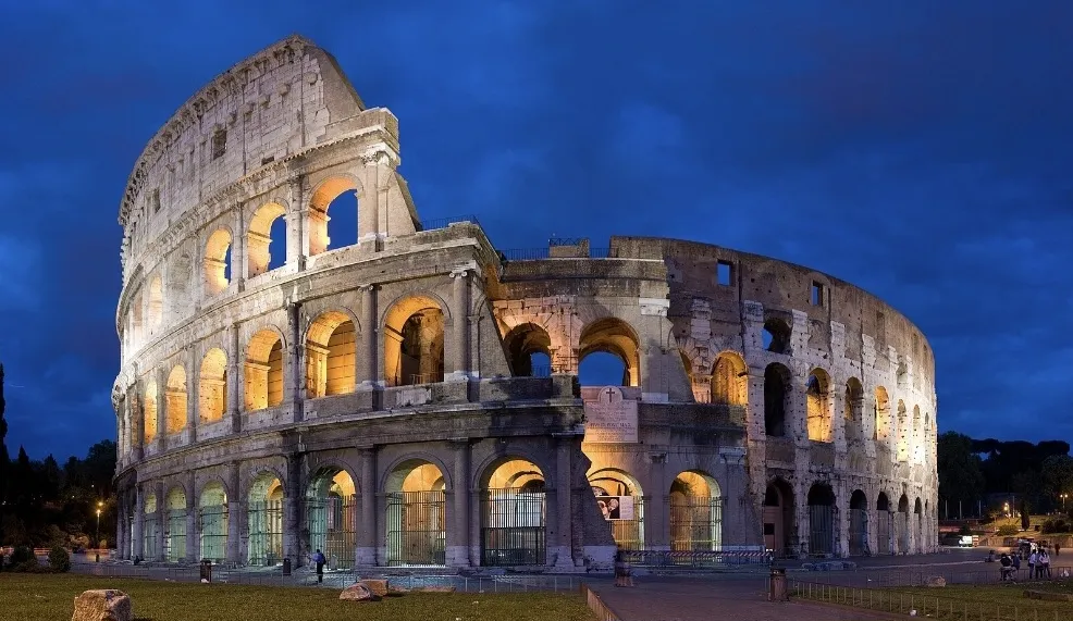파일:Colosseum_in_Rome_Italy_April_2007.jpg