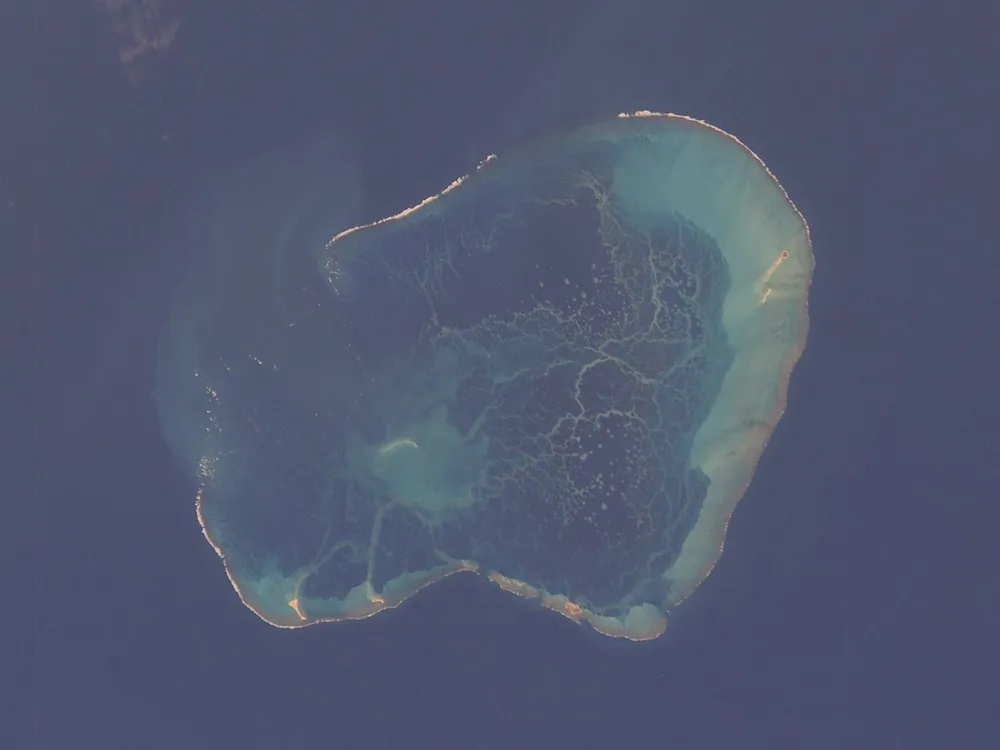 파일:1280px-Pearl_and_Hermes_Atoll_from_ISS.jpg