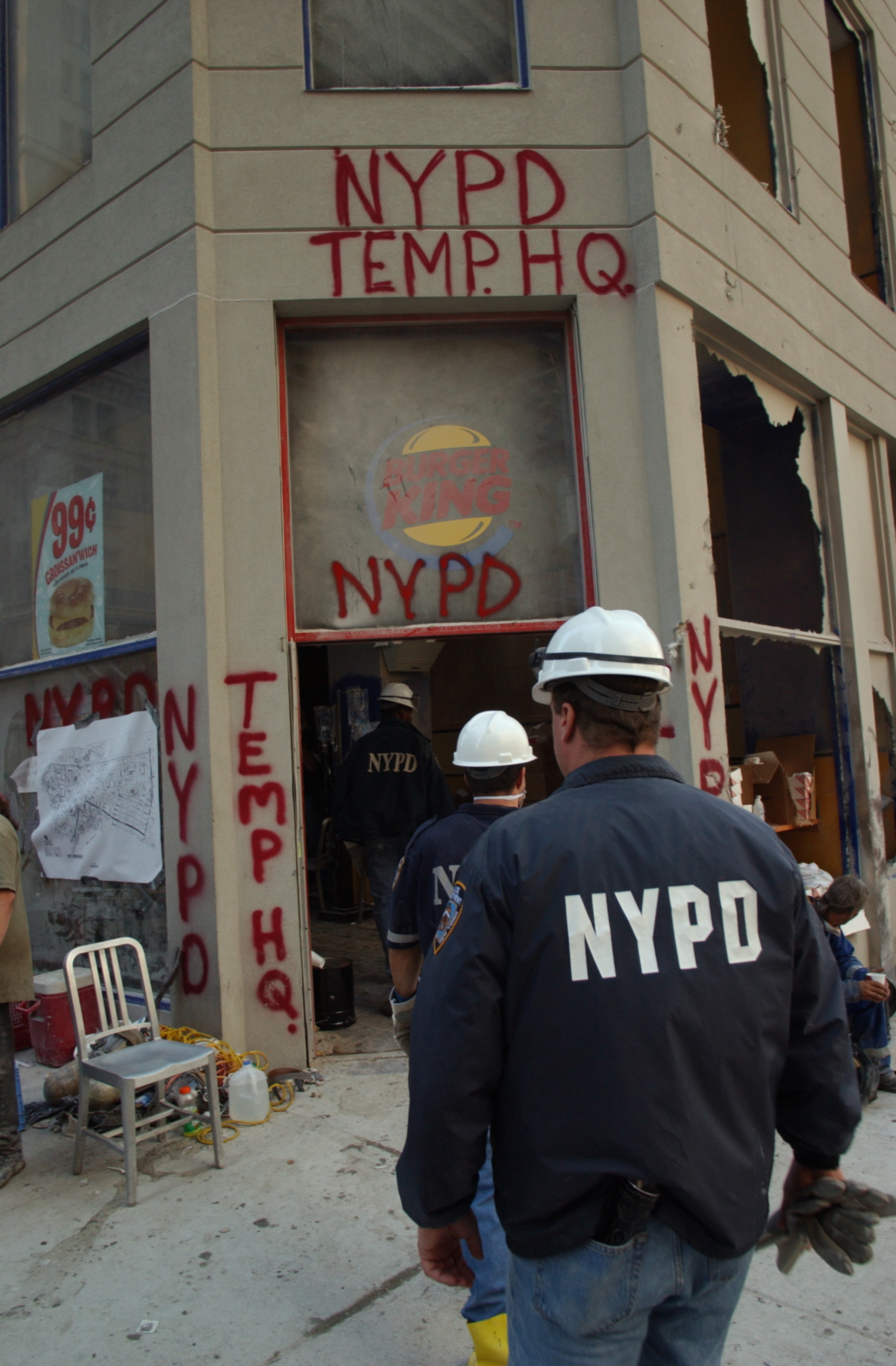 파일:September_11th_NYPD_TEMP_HQ_Burger_King_WTC_New_York_City.jpg
