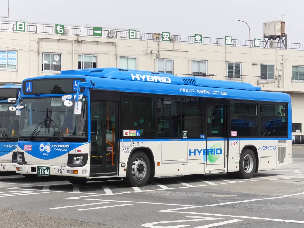 파일:Kawasaki_City_Bus_S-1017_ISUZU_ERGA_HYBRID_2SG-HL2ANBD.jpg