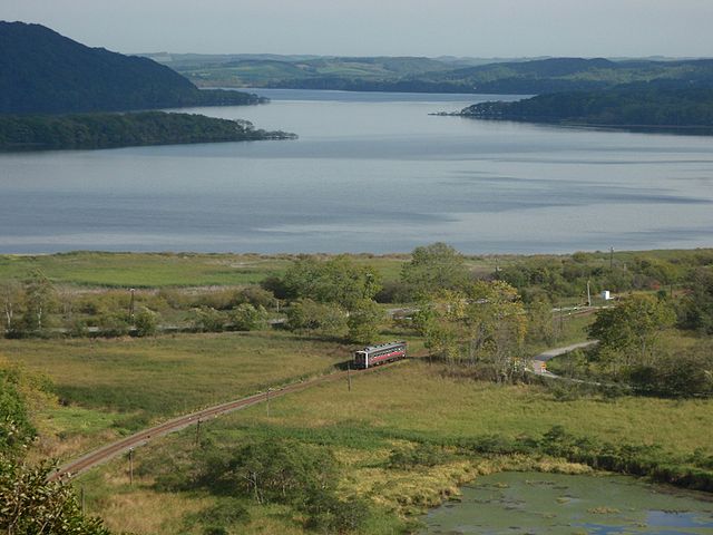 파일:external/upload.wikimedia.org/640px-Senmo_Line_Lake_Touro.jpg