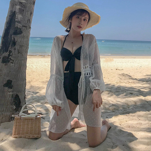 파일:비키니와 가디건을 입은 여자.jpg