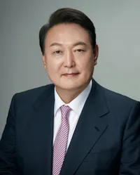 파일:South_Korea_President_Yoon_Suk_Yeol_portrait.jpg