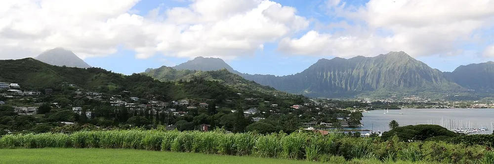 파일:Koʻolau_Range,_Kaneohe_-_panoramio_(2).jpg