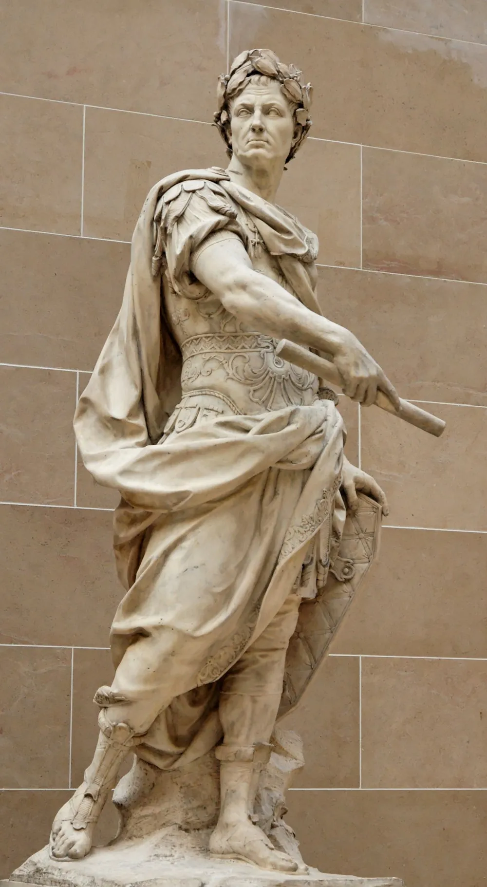 파일:Julius_Caesar_Coustou_Louvre_MR1798.jpg