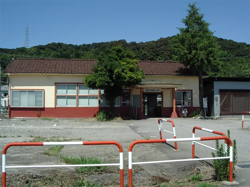 파일:external/upload.wikimedia.org/Nishi-Toyama_Station.jpg