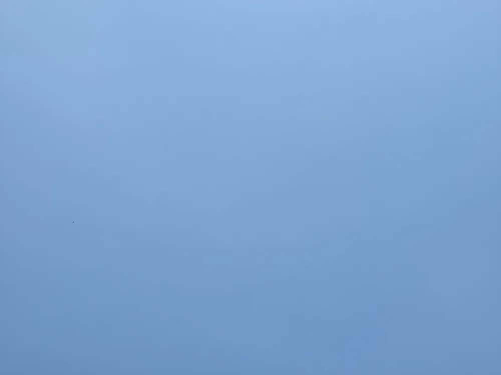 파일:어느 봄날의 맑은 하늘.jpg