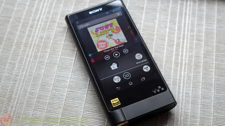 파일:Sony-Walkman-NW-ZX2.jpg