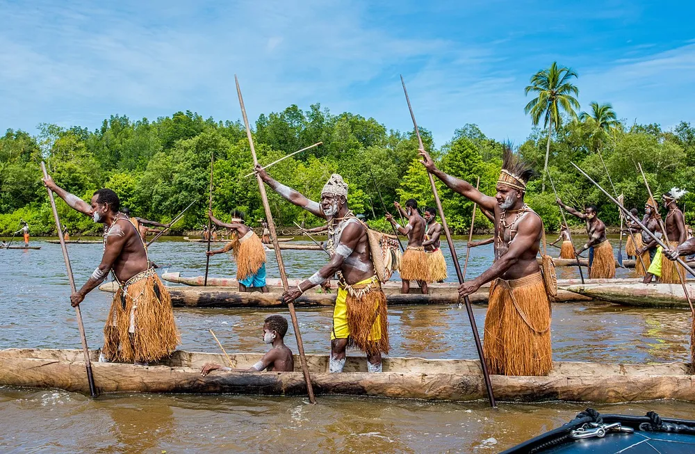 파일:Canoe_Warriers_in_West_Papua.jpg
