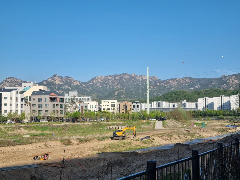 파일:저 먼 산을 보라.jpg