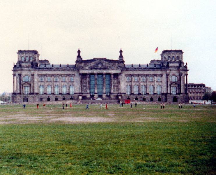 파일:external/upload.wikimedia.org/742px-Reichstag_berlin_1982.jpg
