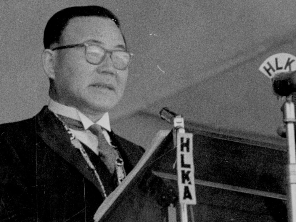 파일:윤보선 취임식 사진.jpg