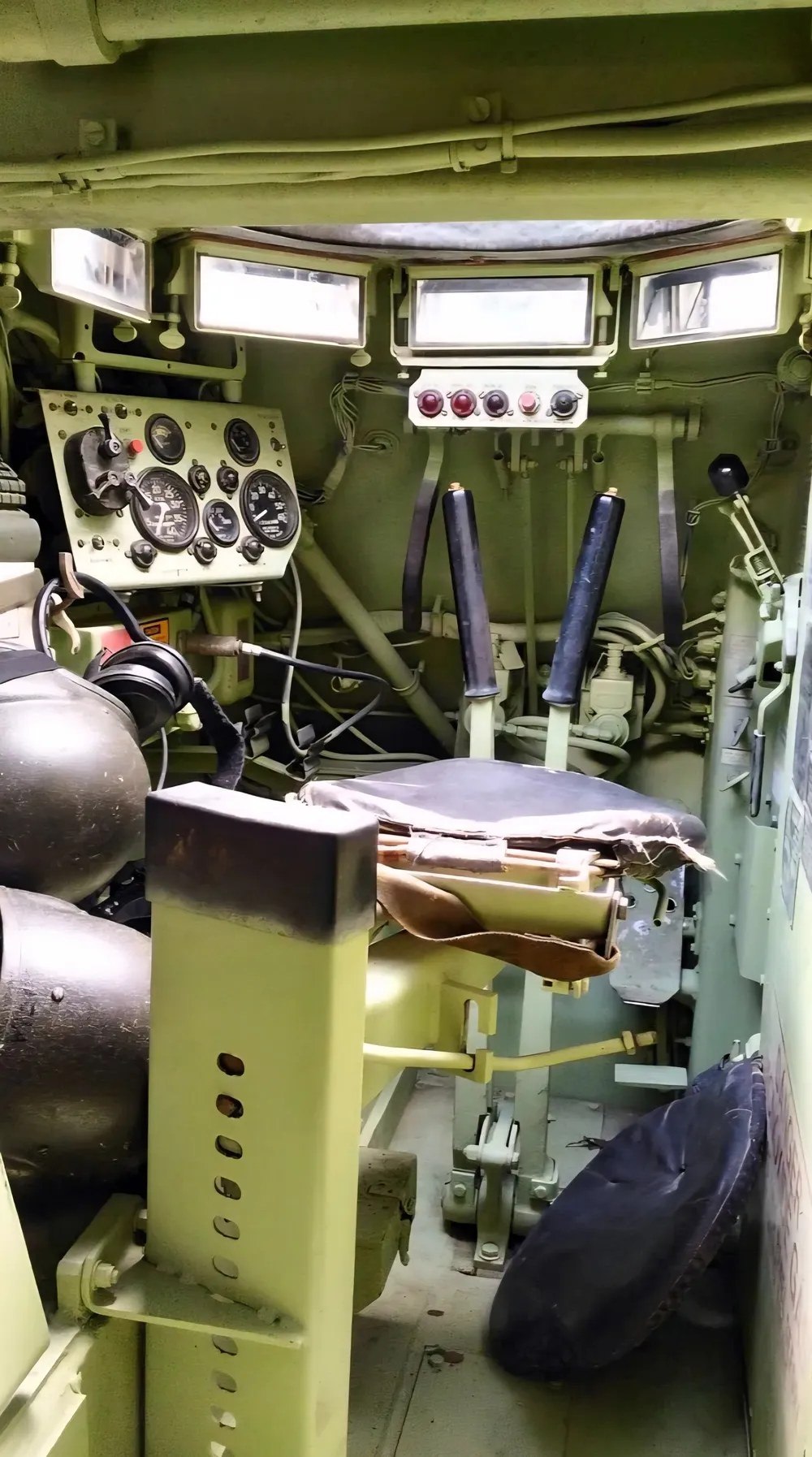파일:M113 조종석.jpg