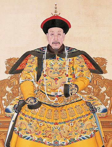 파일:external/upload.wikimedia.org/364px-Portrait_of_the_Qianlong_Emperor_in_Court_Dress.jpg