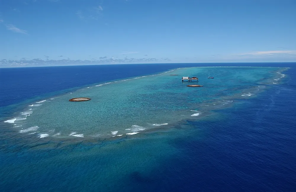 파일:오키노토리 암초 사진.jpg