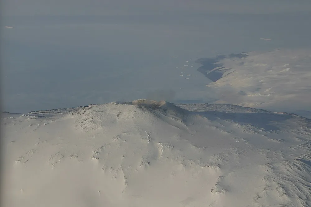 파일:Mount_Erebus_Aerial_1.jpg