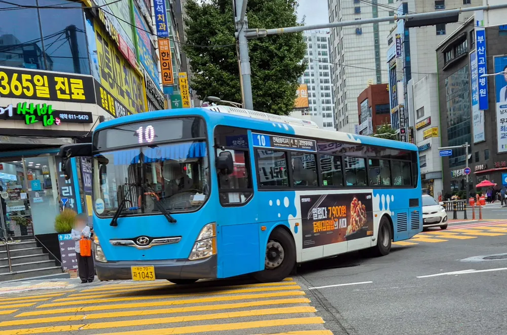 파일:부산 10번 1043호.jpg