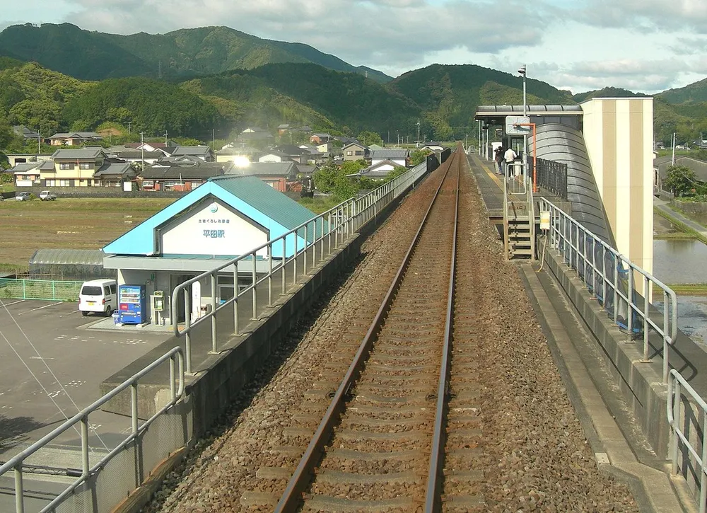 파일:1280px-TKR-Hirata-Station-Platform.jpg