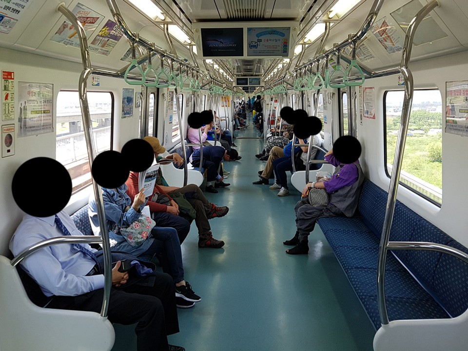 파일:HUMETRO_3000_interior_1.jpg