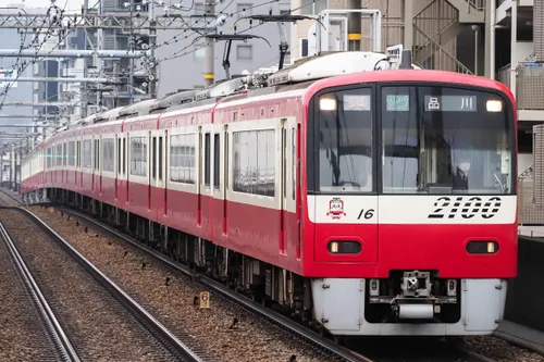 파일:Keikyu_Type_2100-2109F+Type_1000-1892F_Wing.jpg