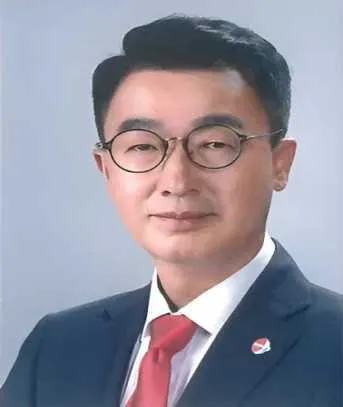 파일:김원찬.jpg