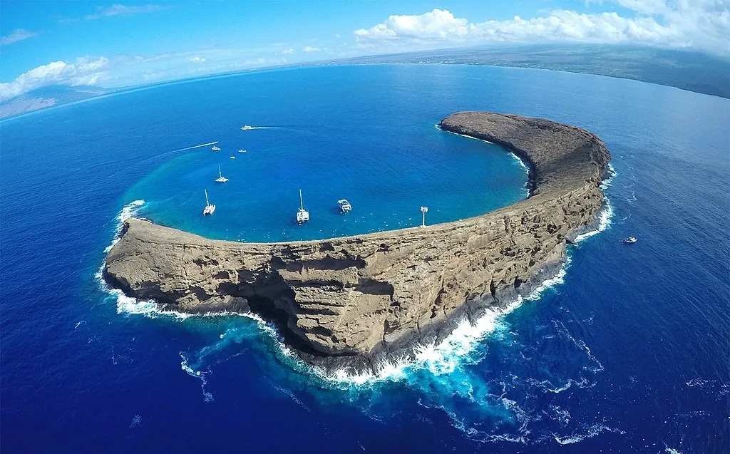 파일:Molokini-crater-maui.jpg