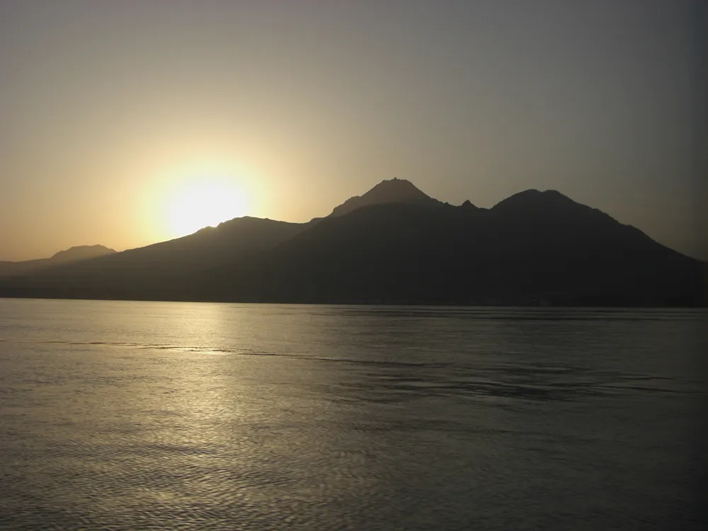 파일:Shimabara_-_Sunset_on_Unzen_Volcanoes_-_panoramio.jpg