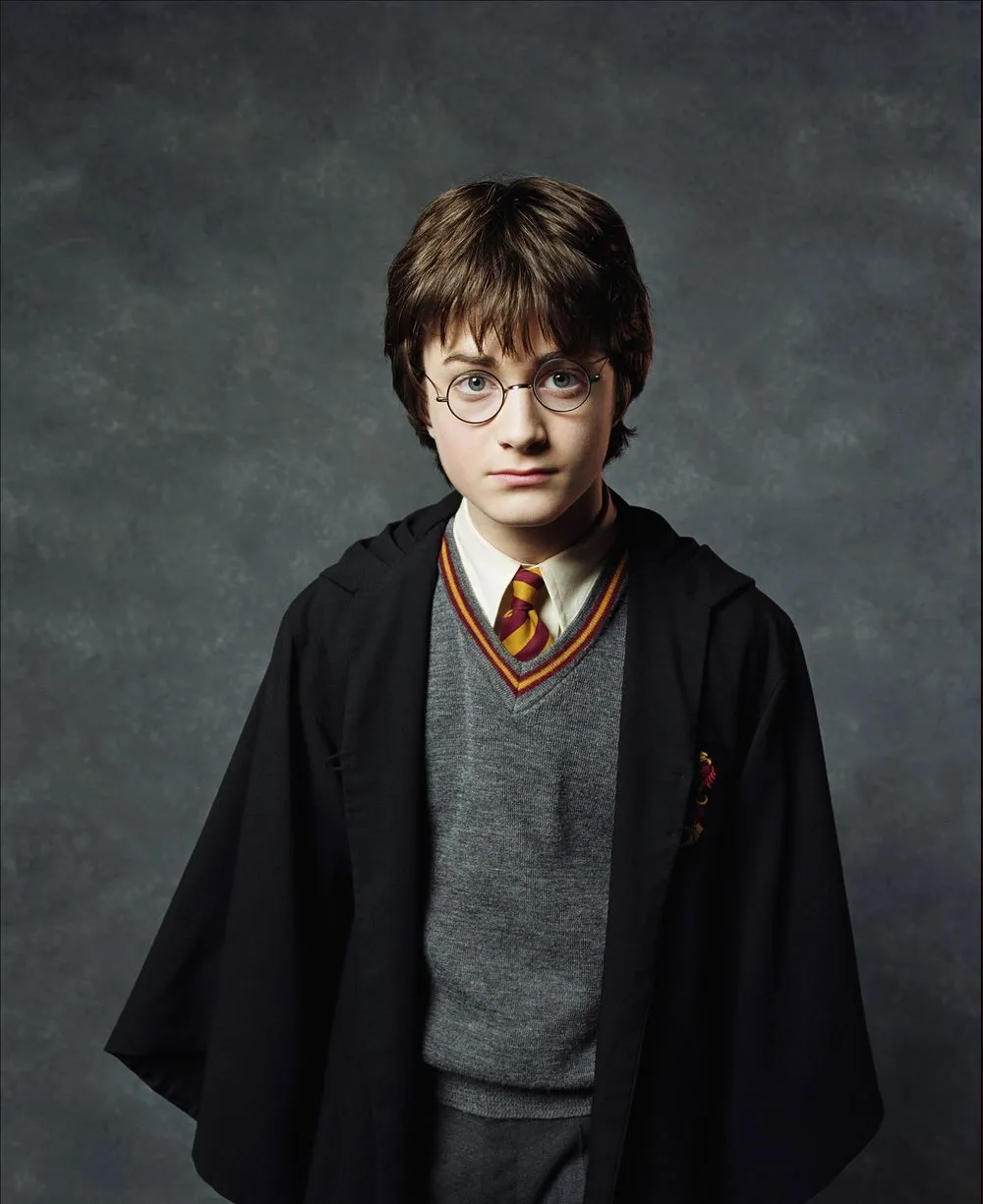 파일:external/images2.fanpop.com/2001-Harry-Potter-and-the-Sorcerer-s-Stone-Promotional-Shoot-HQ-harry-potter-11097228-1600-1960.jpg