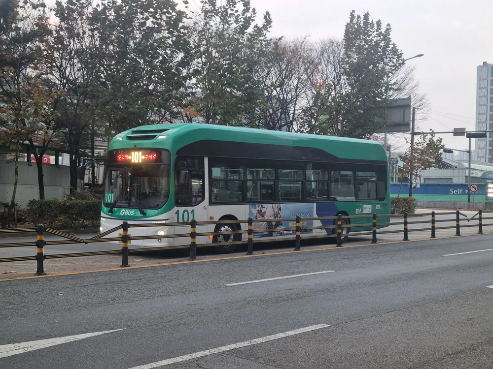 파일:성남 버스 101 일렉시티.jpg