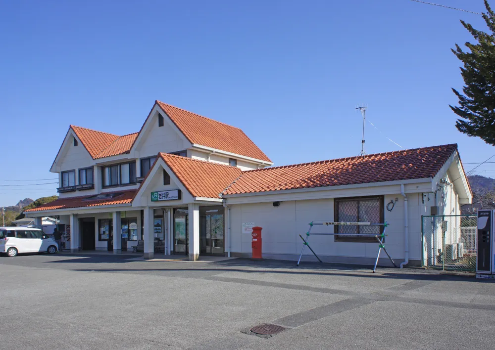 파일:JR_Uchibō_Line_Iwai_Station_building.jpg