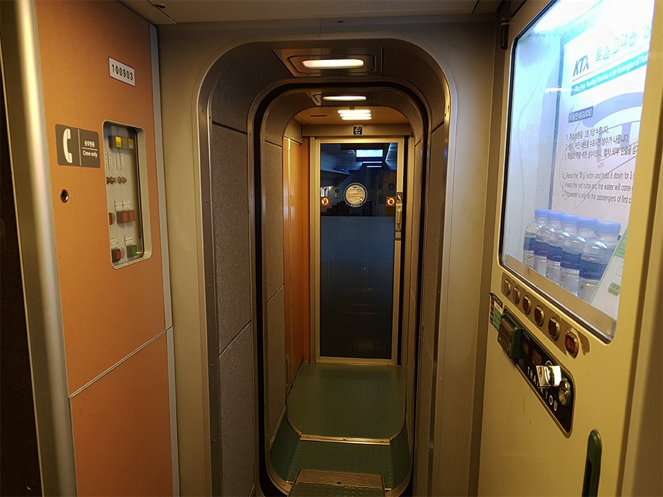 파일:ktx-1_first_class_mineral_vending machine.jpg