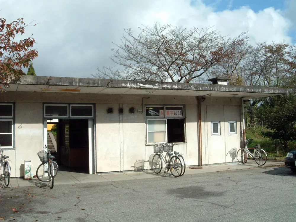 파일:Notorailway_Takojima_Station.jpg