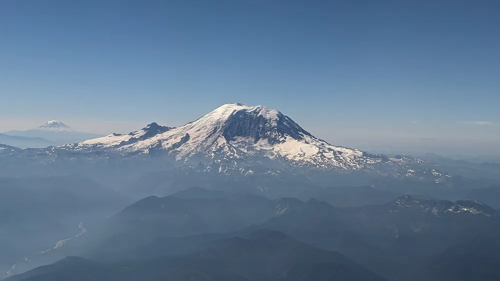 파일:2048px-Rainier_low_northeast_1_Aug_2024.jpg