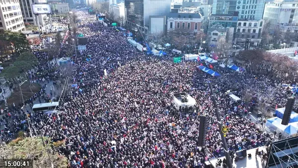 파일:윤석열 탄핵 반대 시위.png