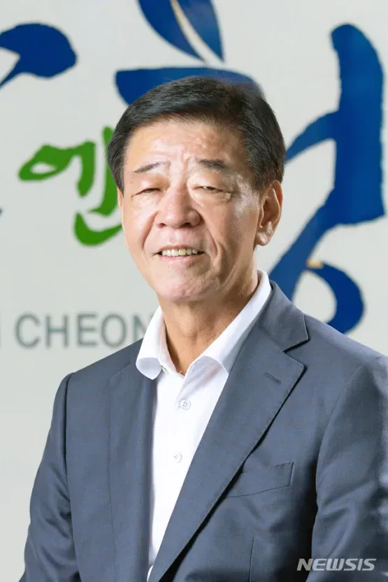 파일:이재근 군수.webp