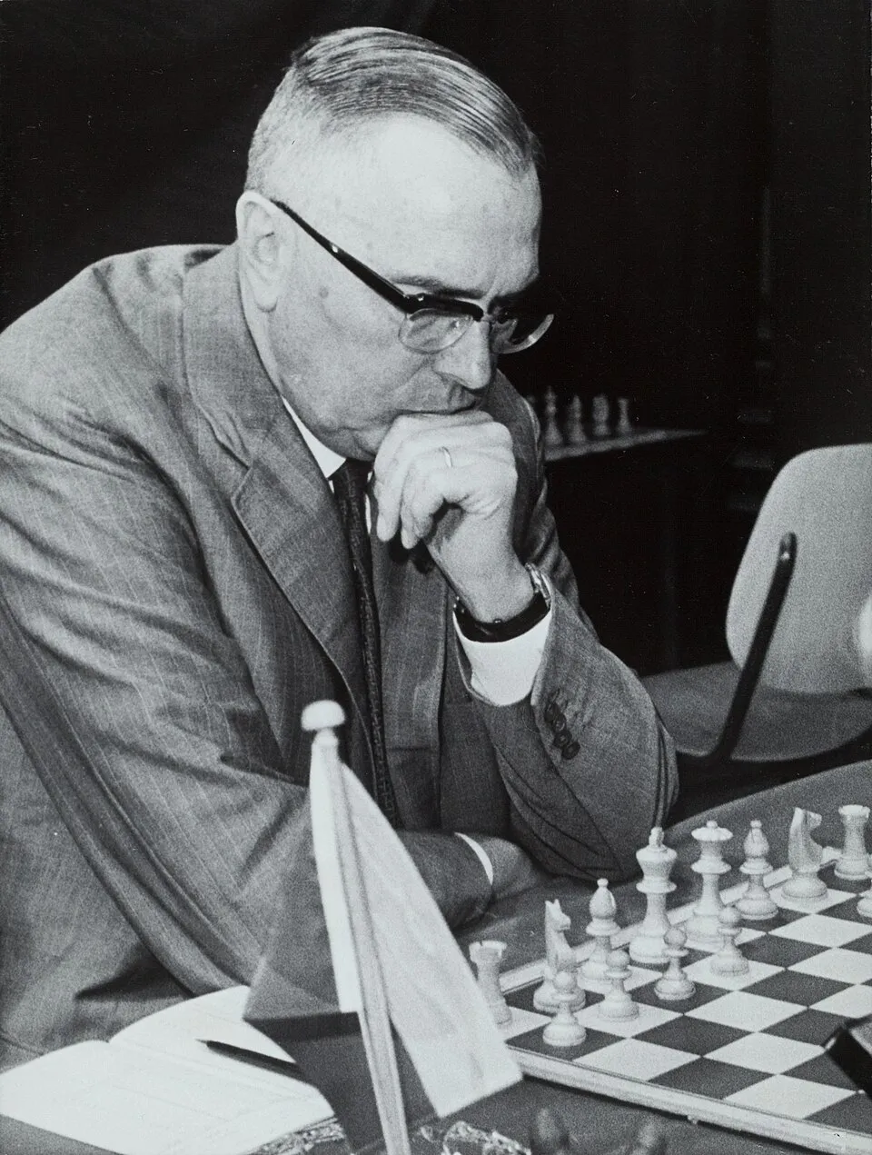 파일:Schaken,_euwe_max,_Bestanddeelnr_135-0463.jpg
