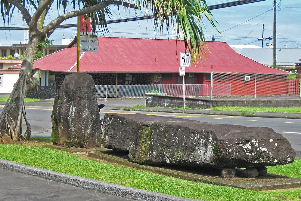 파일:Naha_Stone,_Hilo.jpg