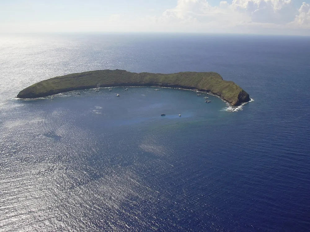 파일:Molokini_Aerial.jpg